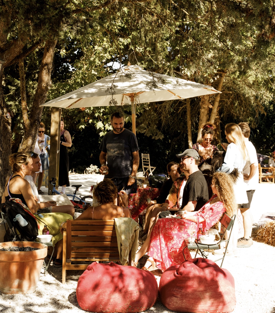 market under the trees