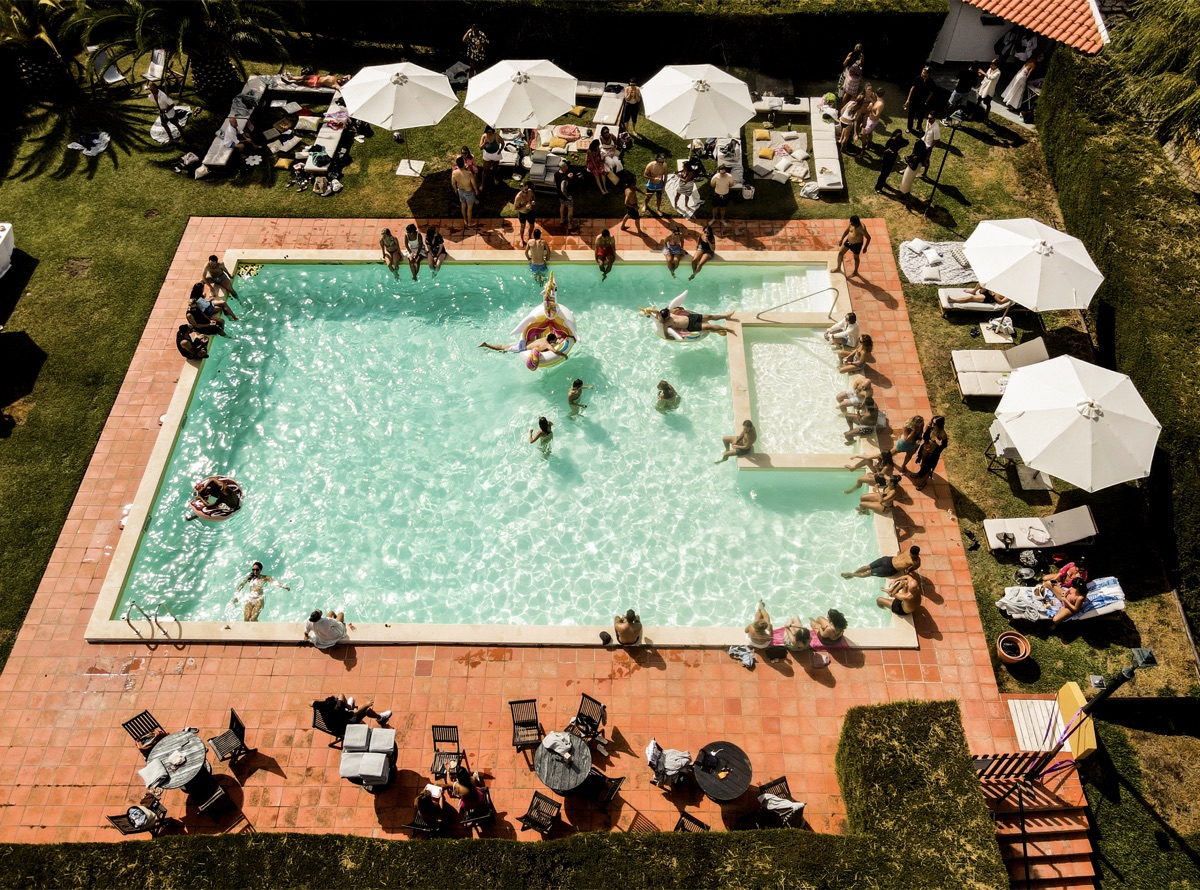 pool party